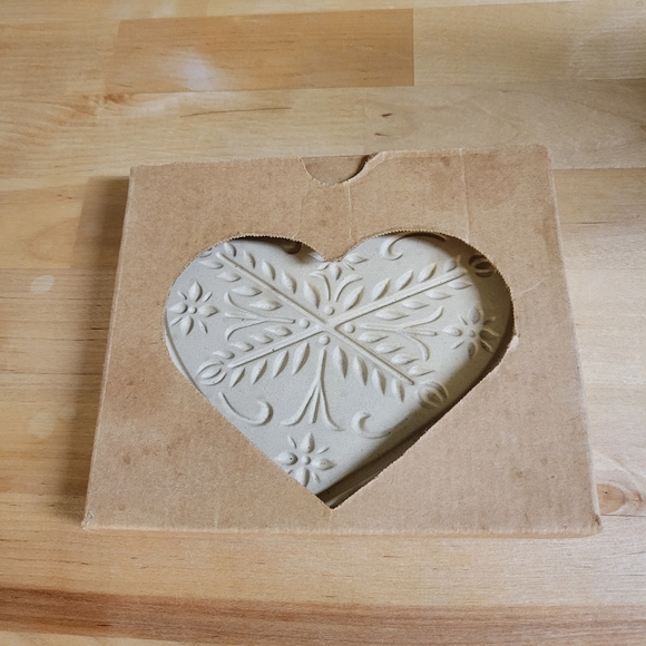 Pampered Chef 2000 Anniversary Heart Cookie Mold Family Heritage Stoneware - Picture 5 of 6